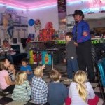 kids birthday party entertainment rentals magician childrens magic show los angeles