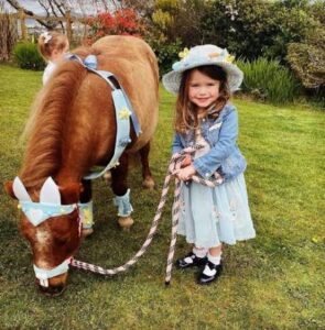 Children’s party zoo rental with animals at a kids event in Los Angeles