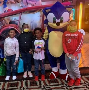 Sonic the Hedgehog adult mascot costume with nationwide shipping for kids' birthday parties.